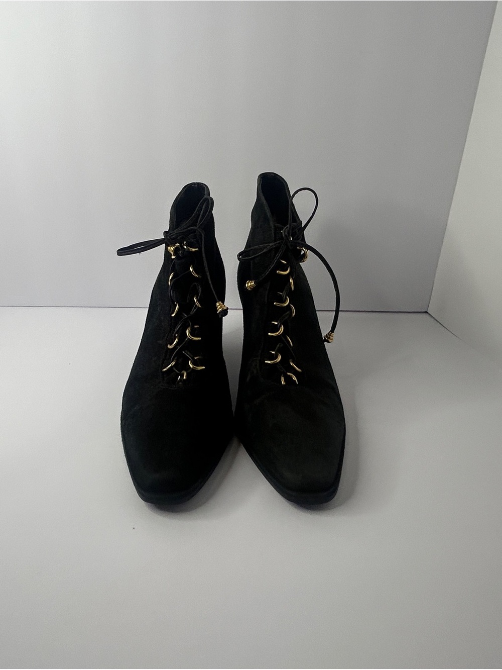 Enzo Angiolini Black Suede Lace-Up Ankle Boots Gold Eyelets Size 8.5 New